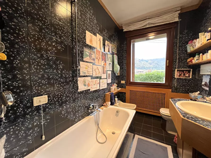 Immagine 37 di Villa in vendita  a Bassano Del Grappa
