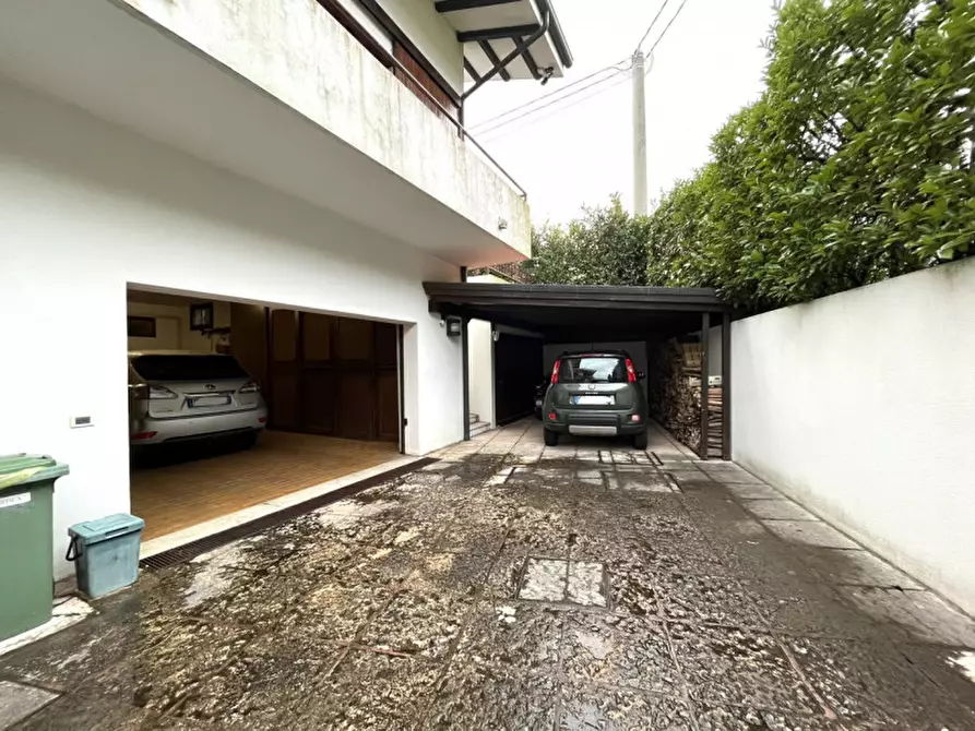 Immagine 51 di Villa in vendita  a Bassano Del Grappa
