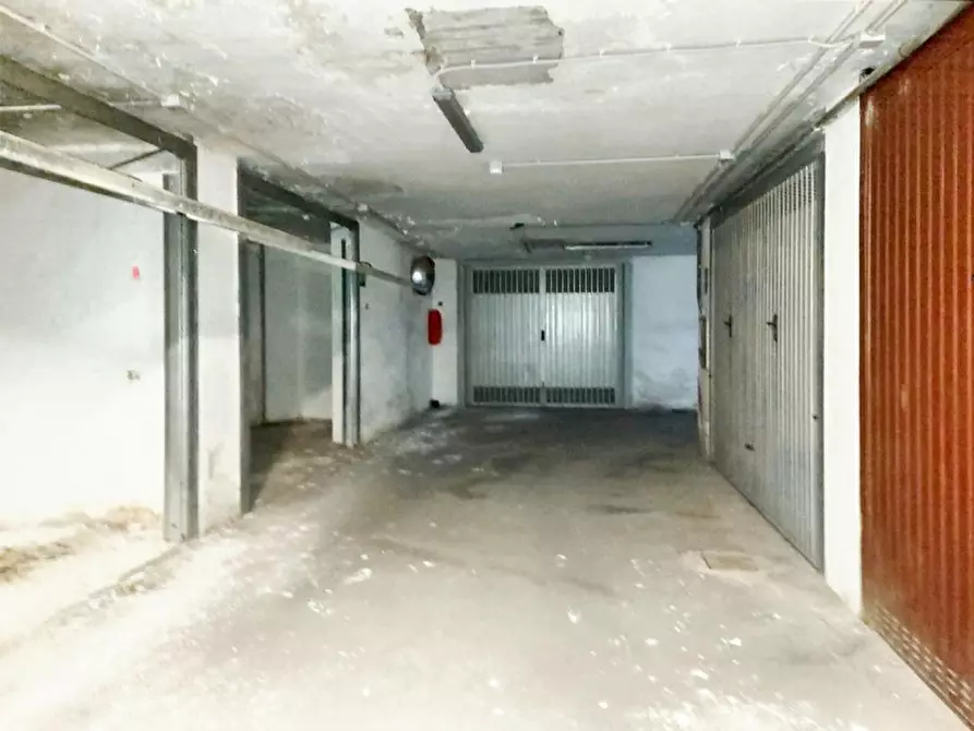 Immagine 1 di Garage in vendita  in Via Aurelia, N. 2 a San Lorenzo Al Mare