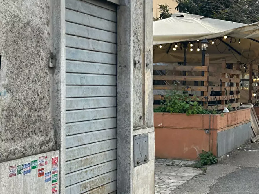 Immagine 3 di Negozio in vendita  in via dei quintili 6 a Roma