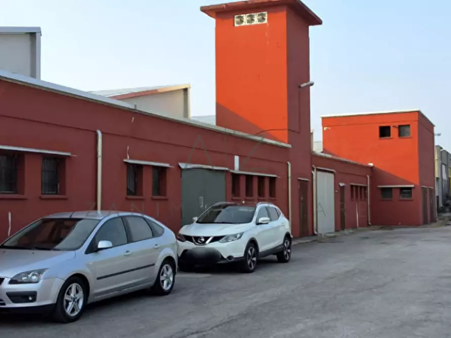 Immagine 4 di Capannone industriale in affitto  in Via Montello a Altivole