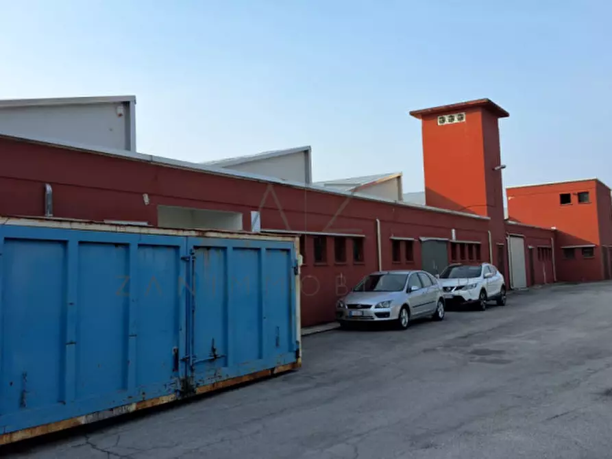 Immagine 5 di Capannone industriale in affitto  in Via Montello a Altivole