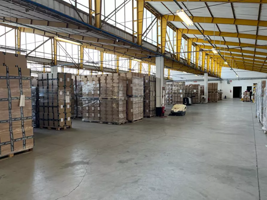 Immagine 8 di Capannone industriale in affitto  in Via Montello a Altivole