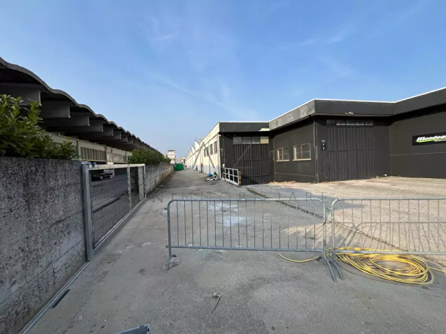 Immagine 11 di Capannone industriale in affitto  in Via Montello a Altivole