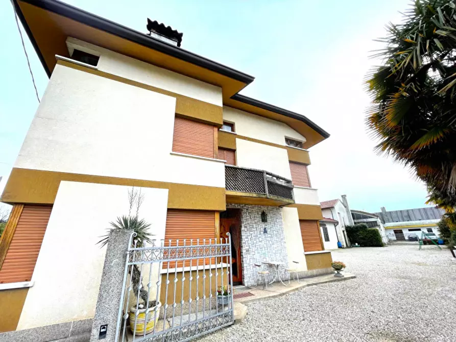 Immagine 1 di Casa bifamiliare in vendita  in via leopardi a Pozzuolo Del Friuli