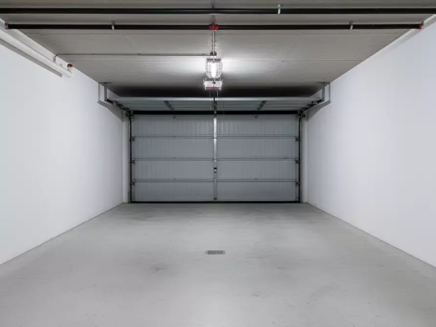 Immagine 2 di Garage in vendita  in Contrà della Misericordia a Vicenza