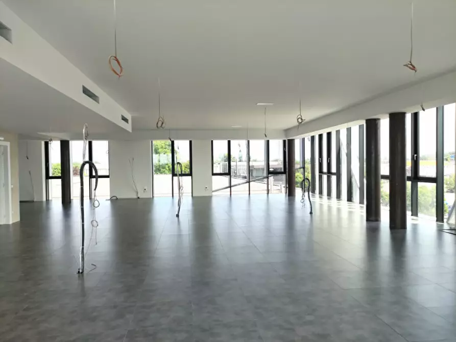 Immagine 10 di Ufficio in affitto  a Castelfranco Veneto