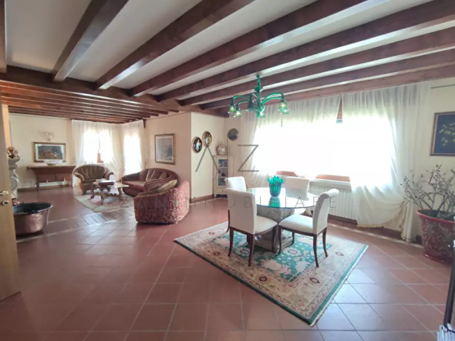 Immagine 1 di Villa in vendita  in Via Bocassino a Valdobbiadene