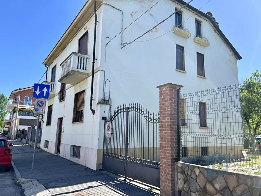 Immagine 1 di Appartamento in vendita  in STRADA DEI BIASONI 59 a Torino