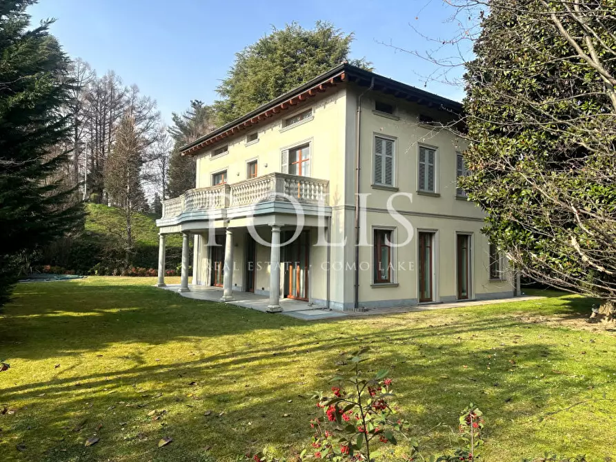 Immagine 3 di Villa in vendita  in via belvedere a Como
