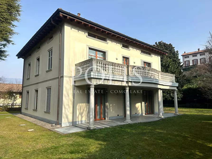 Immagine 4 di Villa in vendita  in via belvedere a Como