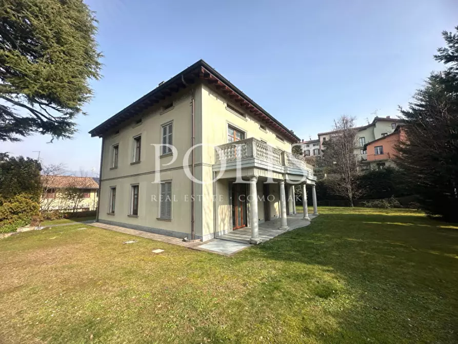 Immagine 5 di Villa in vendita  in via belvedere a Como