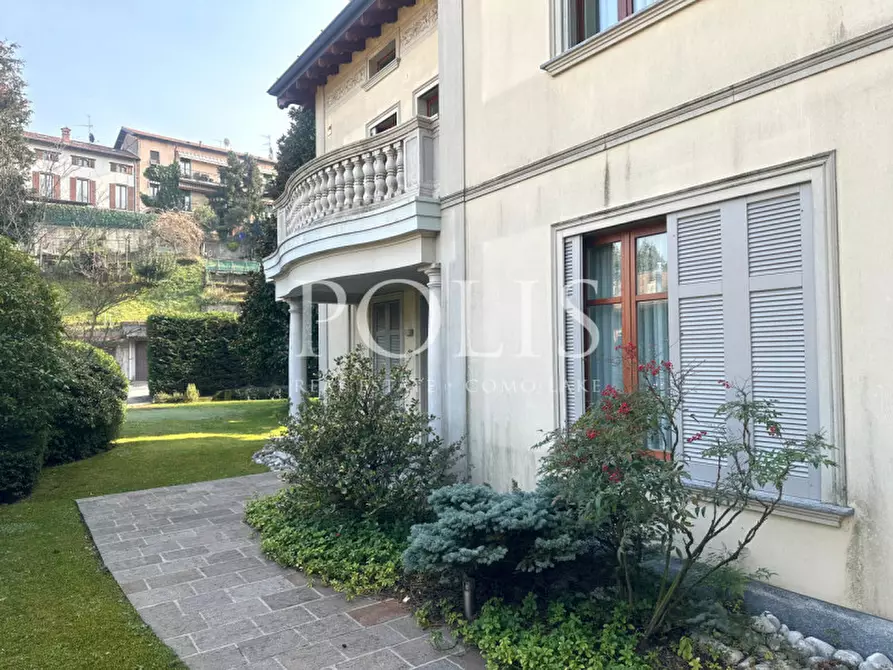 Immagine 7 di Villa in vendita  in via belvedere a Como