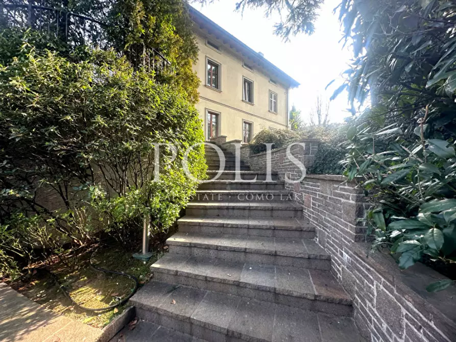 Immagine 10 di Villa in vendita  in via belvedere a Como