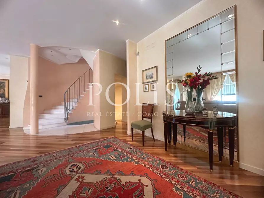 Immagine 11 di Villa in vendita  in via belvedere a Como