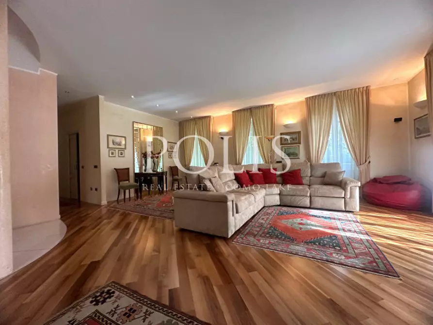 Immagine 13 di Villa in vendita  in via belvedere a Como