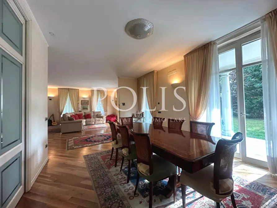 Immagine 16 di Villa in vendita  in via belvedere a Como