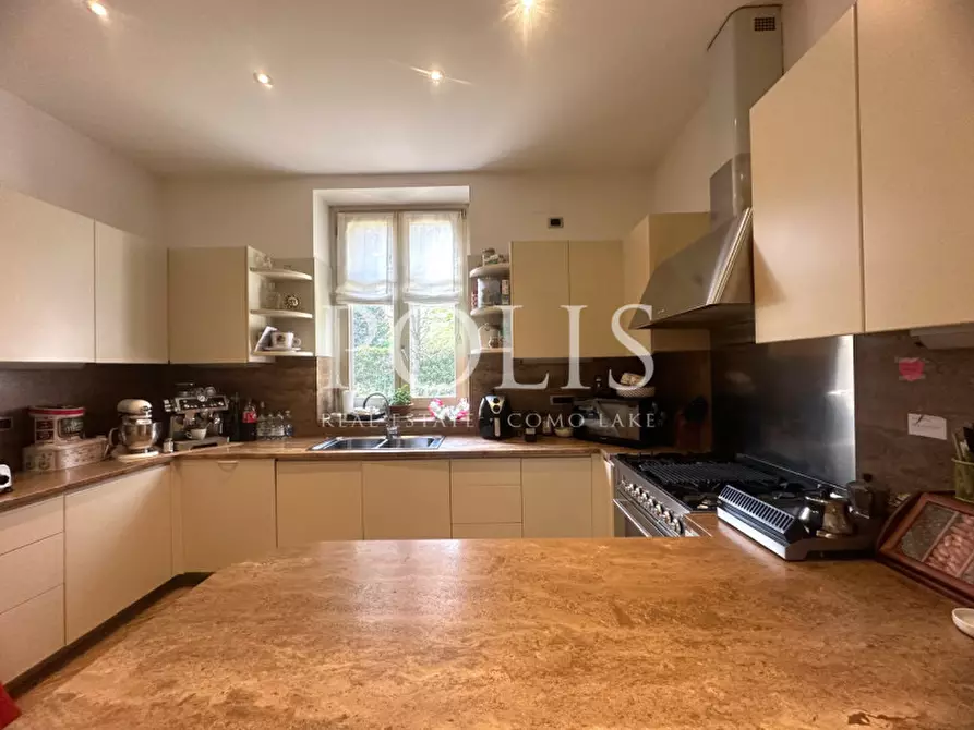 Immagine 17 di Villa in vendita  in via belvedere a Como