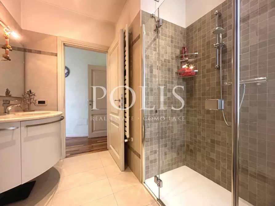 Immagine 26 di Villa in vendita  in via belvedere a Como