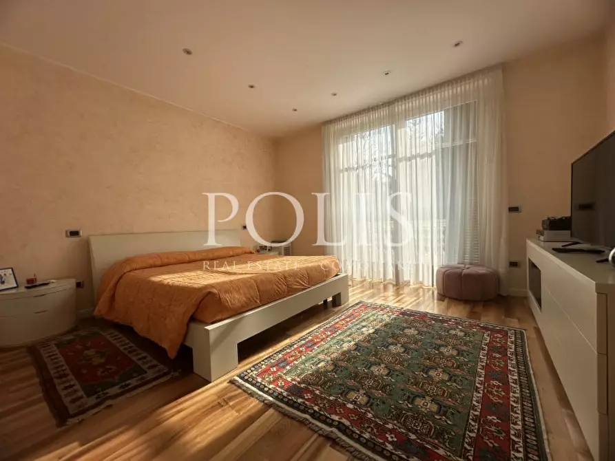 Immagine 27 di Villa in vendita  in via belvedere a Como