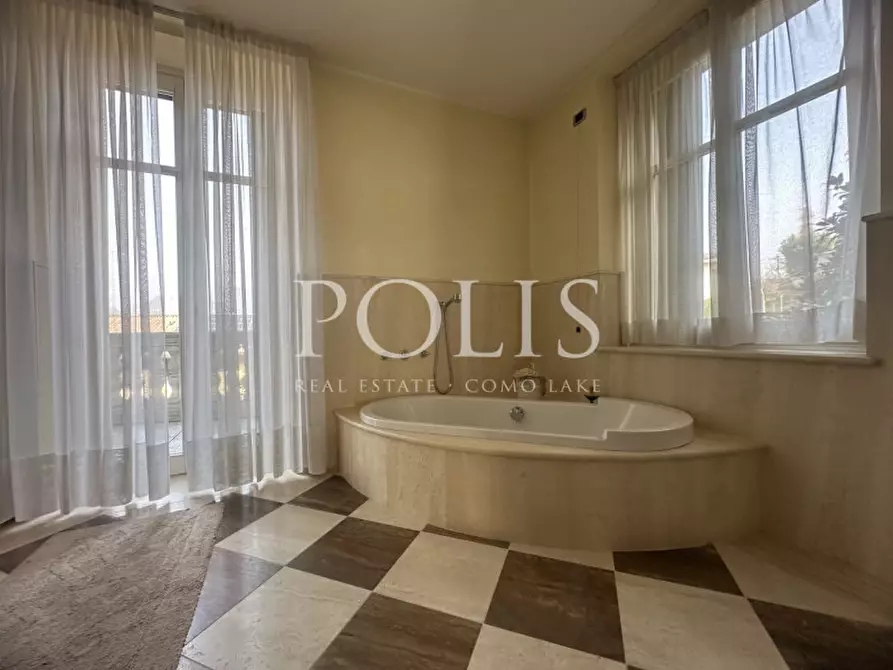 Immagine 29 di Villa in vendita  in via belvedere a Como
