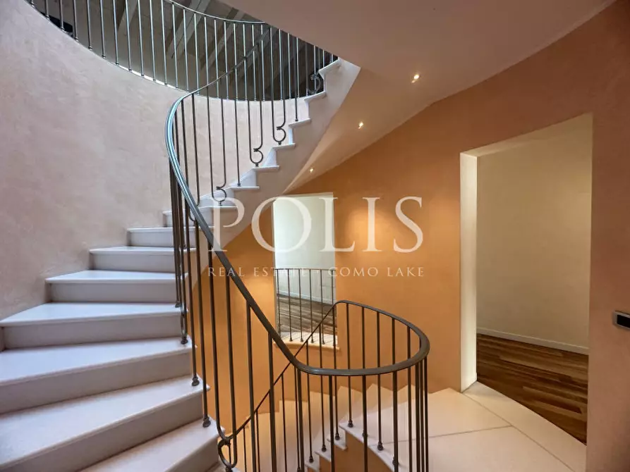 Immagine 32 di Villa in vendita  in via belvedere a Como