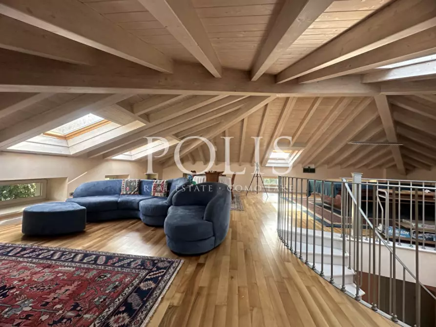 Immagine 34 di Villa in vendita  in via belvedere a Como