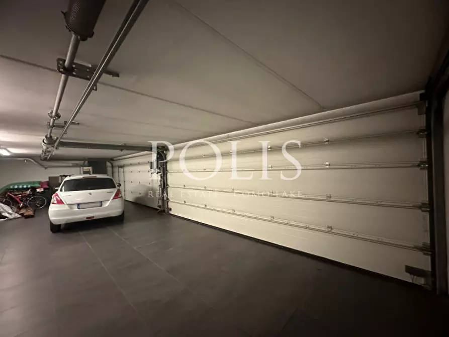 Immagine 36 di Villa in vendita  in via belvedere a Como