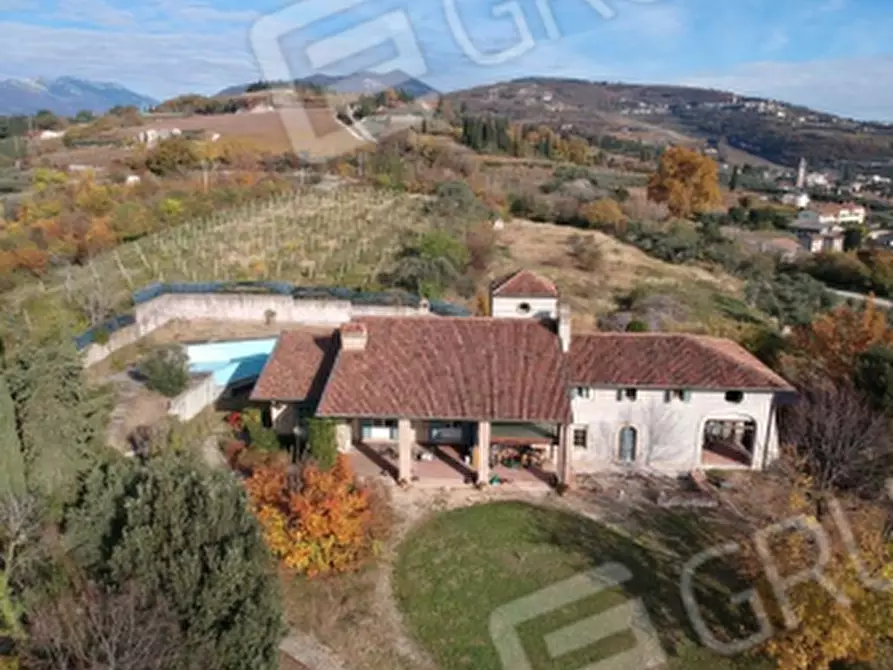 Immagine 1 di Villa in vendita  in VIA GROLA 37 a Sant'ambrogio Di Valpolicella