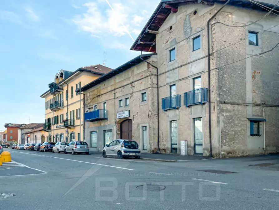 Immagine 2 di Negozio in vendita  in Via Novara 30 a Borgomanero