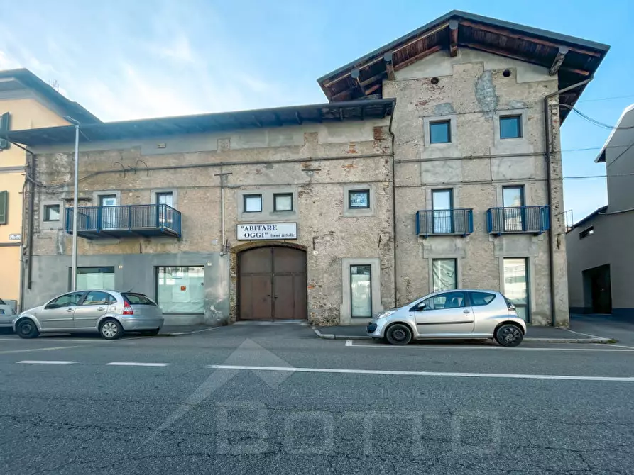 Immagine 3 di Negozio in vendita  in Via Novara 30 a Borgomanero