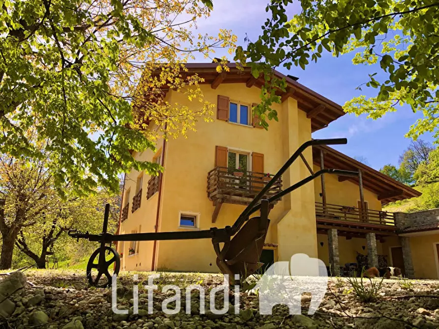 Immagine 1 di Casa indipendente in vendita  a Toscolano-Maderno