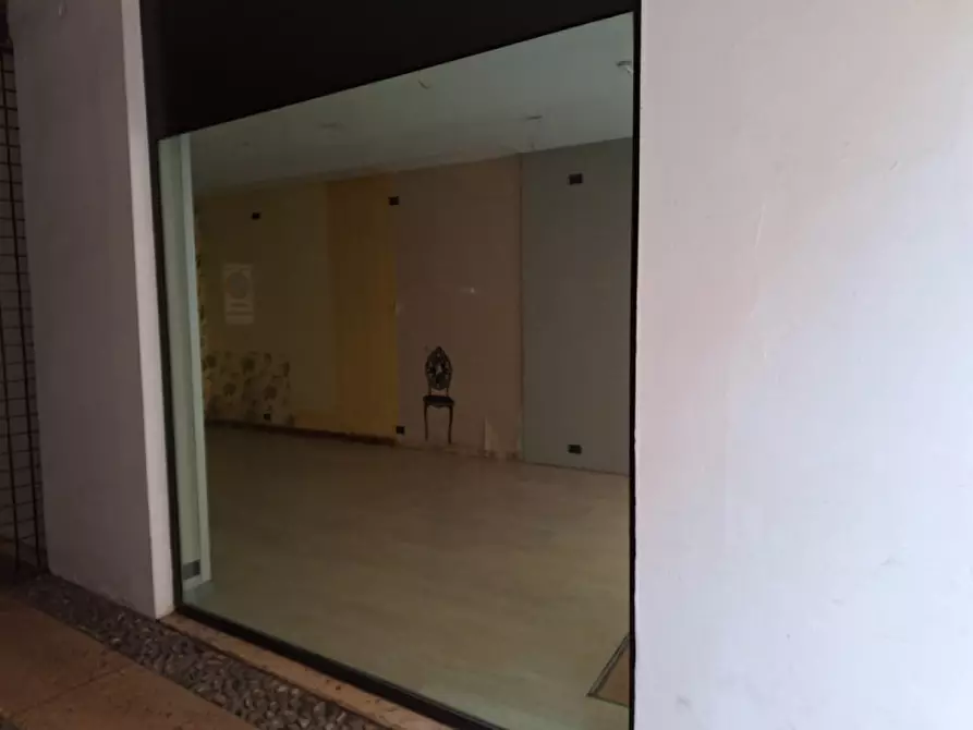 Immagine 10 di Negozio in vendita  in Contrà Porti a Vicenza