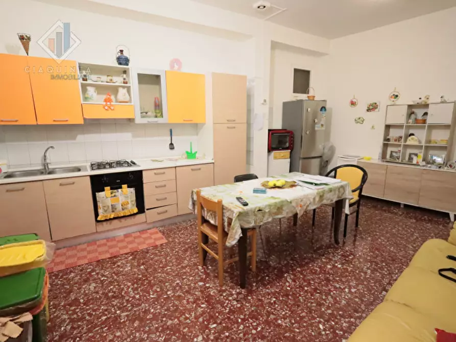 Immagine 4 di Appartamento in vendita  in via Bari n.01 a Palagonia