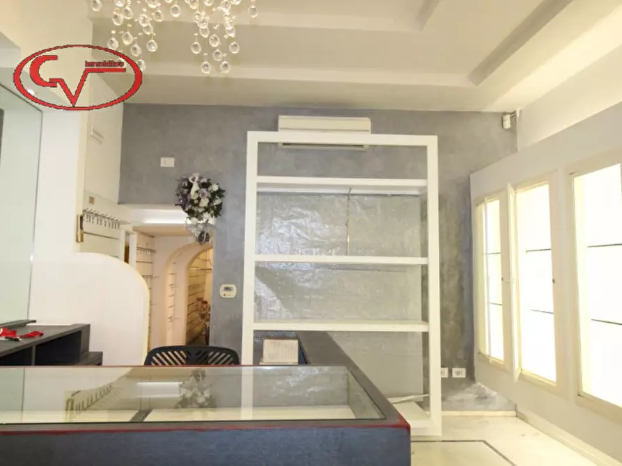Immagine 2 di Negozio in affitto  in Corso Italia a San Giovanni Valdarno