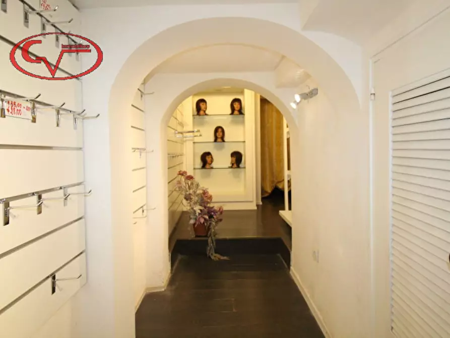 Immagine 4 di Negozio in affitto  in Corso Italia a San Giovanni Valdarno