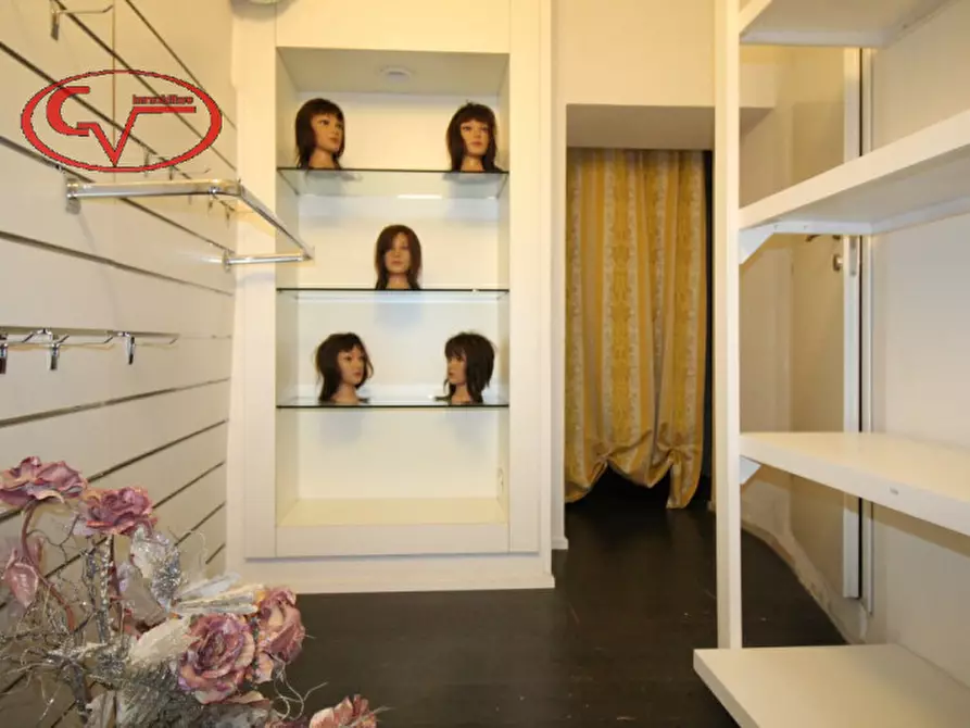 Immagine 6 di Negozio in affitto  in Corso Italia a San Giovanni Valdarno