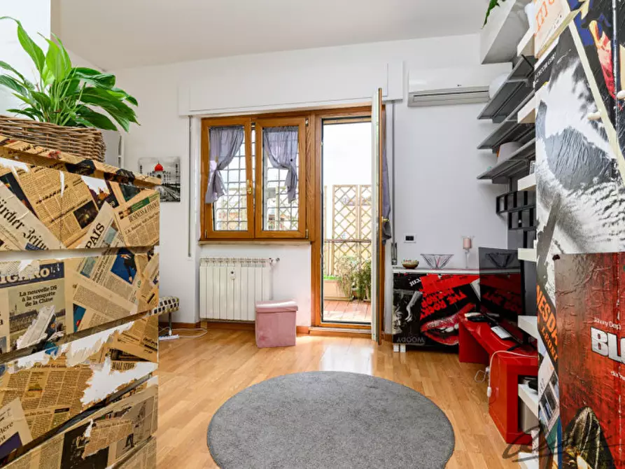 Immagine 1 di Appartamento in vendita  in via Orte a Roma