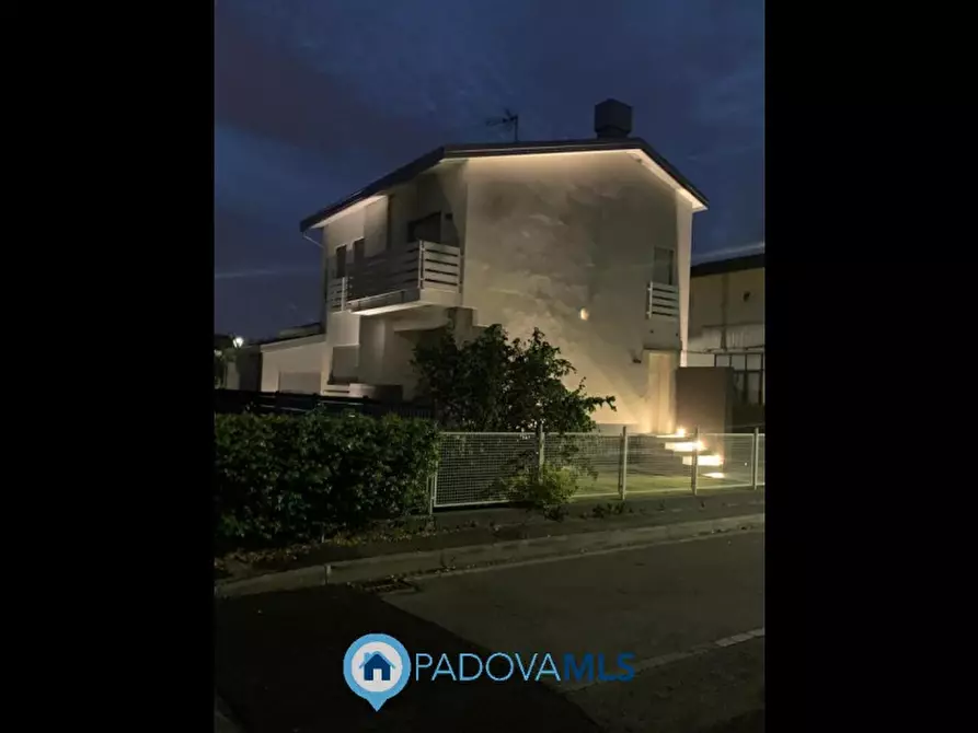 Immagine 1 di Villa in vendita  in Via Morassutti a Noventa Padovana
