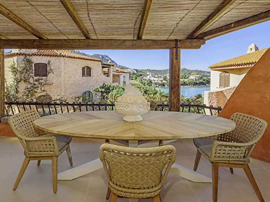 Immagine 3 di Appartamento in vendita  in promenade a Arzachena