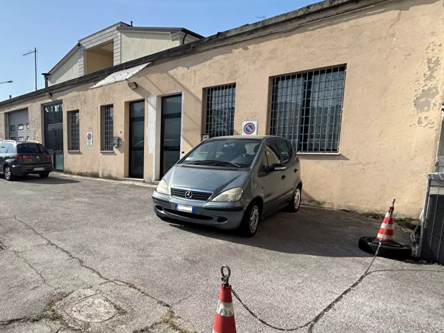 Immagine 1 di Laboratorio in vendita  in viale s. Lazzaro a Vicenza