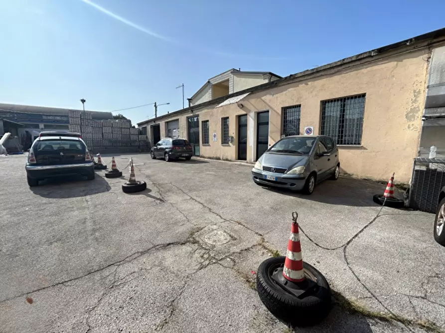 Immagine 9 di Laboratorio in vendita  in viale s. Lazzaro a Vicenza