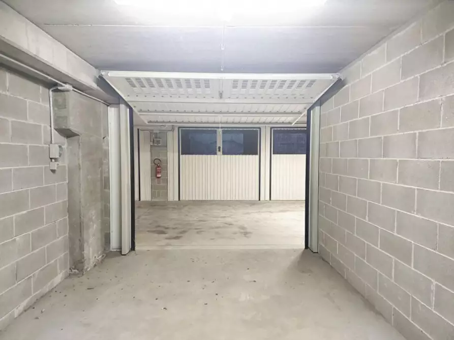 Immagine 2 di Posto auto in vendita  in Piazza Goffredo Mameli, N. snc a Imperia