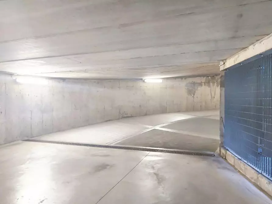 Immagine 7 di Posto auto in vendita  in Piazza Goffredo Mameli, N. snc a Imperia