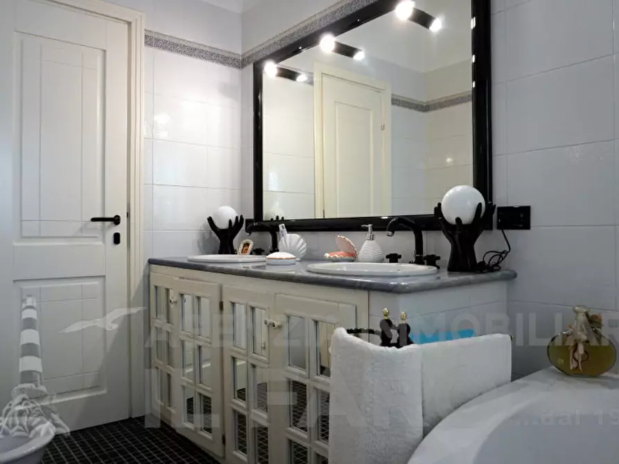 Immagine 31 di Villetta a schiera in vendita  in via Aggius a La Maddalena