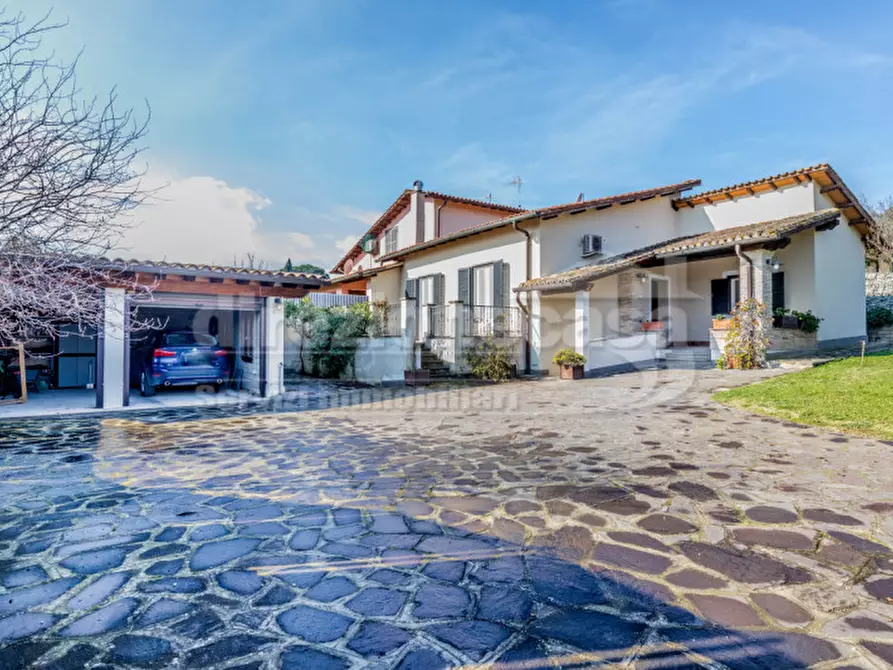 Immagine 1 di Casa bifamiliare in vendita  in via Monte del Ginepro a Sacrofano