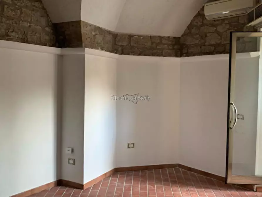 Immagine 5 di Negozio in vendita  in Via Campailla a Modica