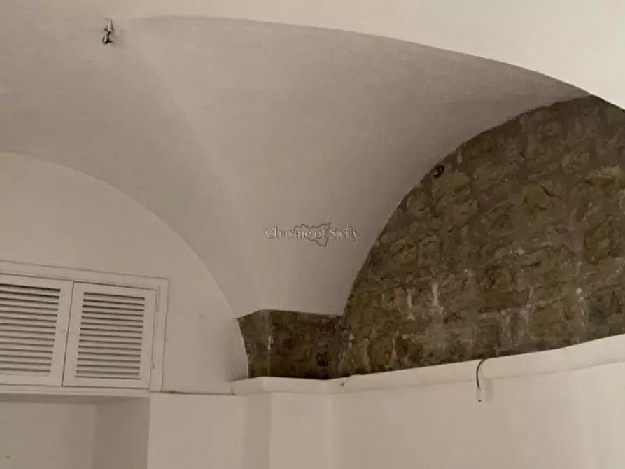 Immagine 9 di Negozio in vendita  in Via Campailla a Modica