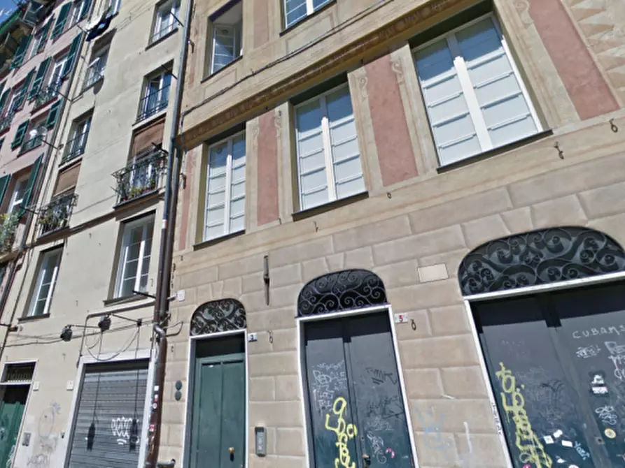 Immagine 2 di Palazzo in vendita  in via san donato a Genova