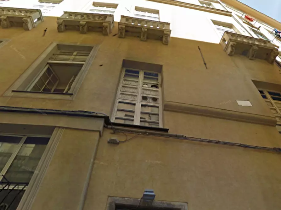 Immagine 4 di Palazzo in vendita  in via san donato a Genova